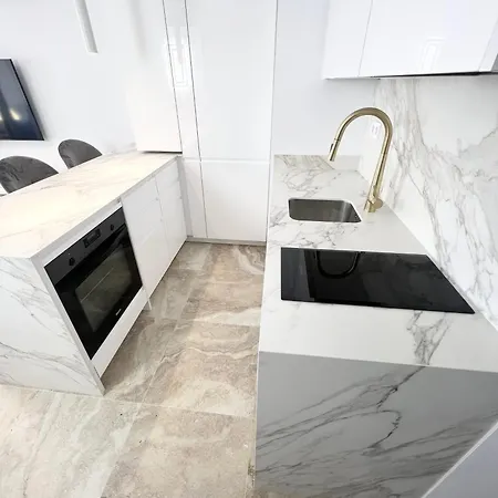 I Arenal アパート カルプ